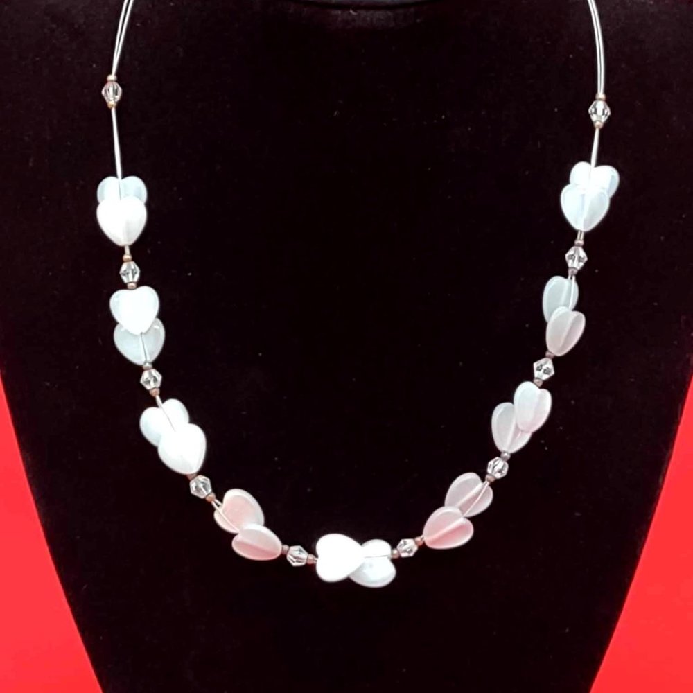 Valentine's‎ Heart shaped white 16" necklace